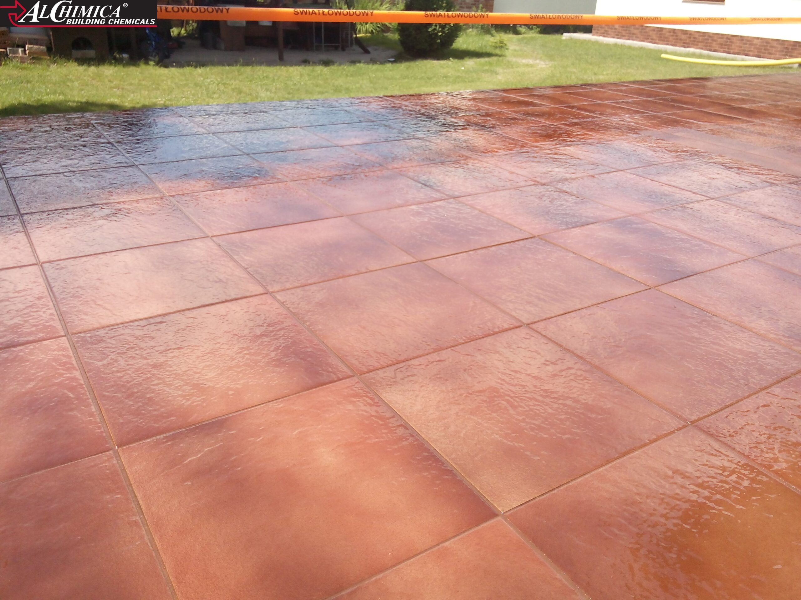 Jak uszczelnić fugi na tarasie? Skuteczna ochrona przed przeciekami i wilgocią