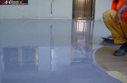 System posadzkowy PU-CEMENT na bazie HYGROSMART-PU-CEMENT-3K – kiedy ma sens i jak go poprawnie wykonać